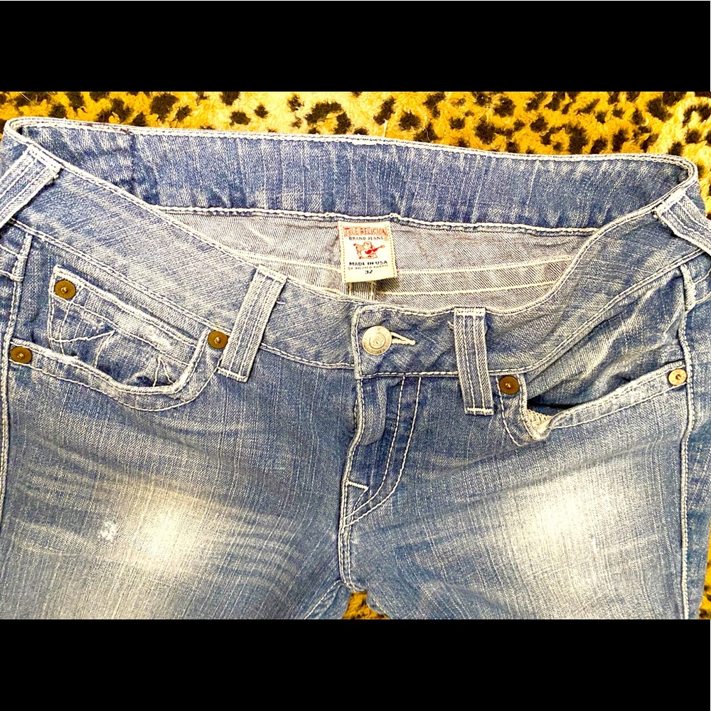 EUC True Religion Julie jeans size 32 - light blue wash.
